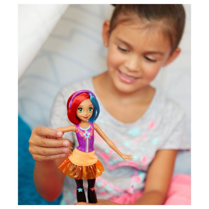 Poupée Barbie héroine de jeu vidéo aux cheveux multicolore